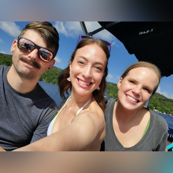 Meet your Posher, Aly - Picture 2 of 5